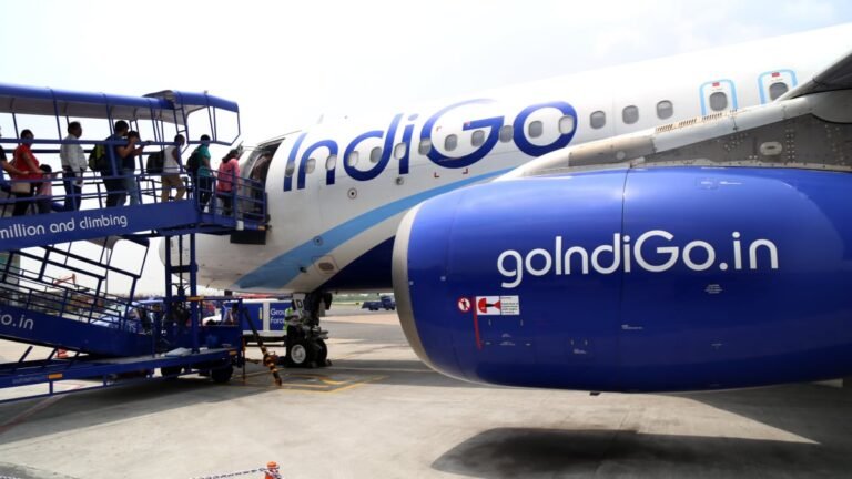 Veja o momento dramático que um banco de energia explodiu no voo IndiGo Air
